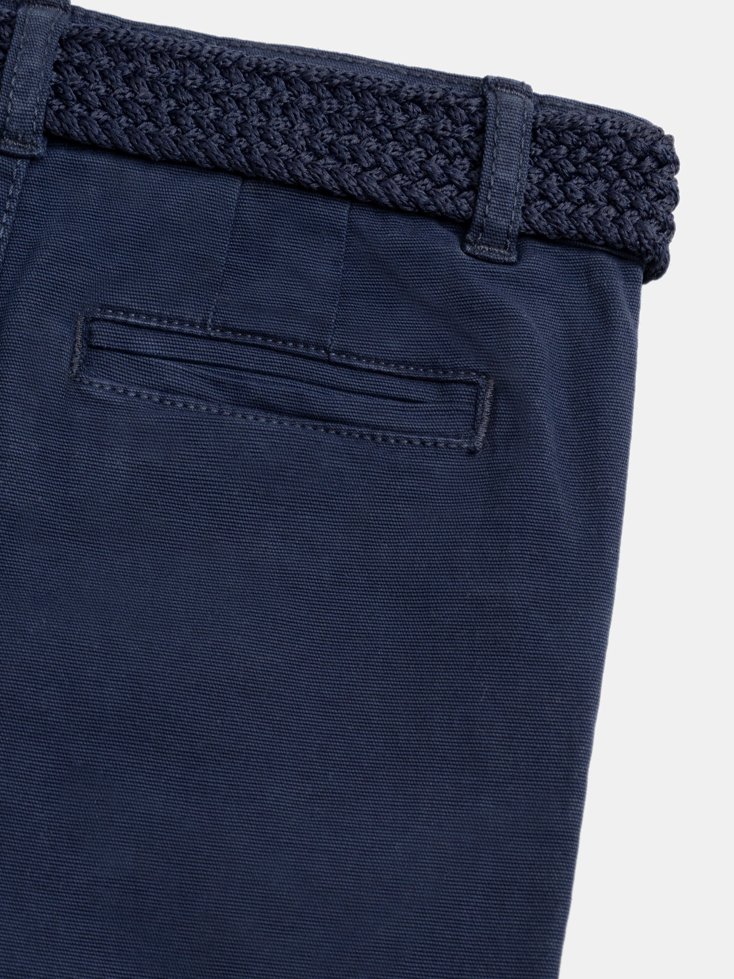 Bermuda bleu foncé avec ceinture pour garçon