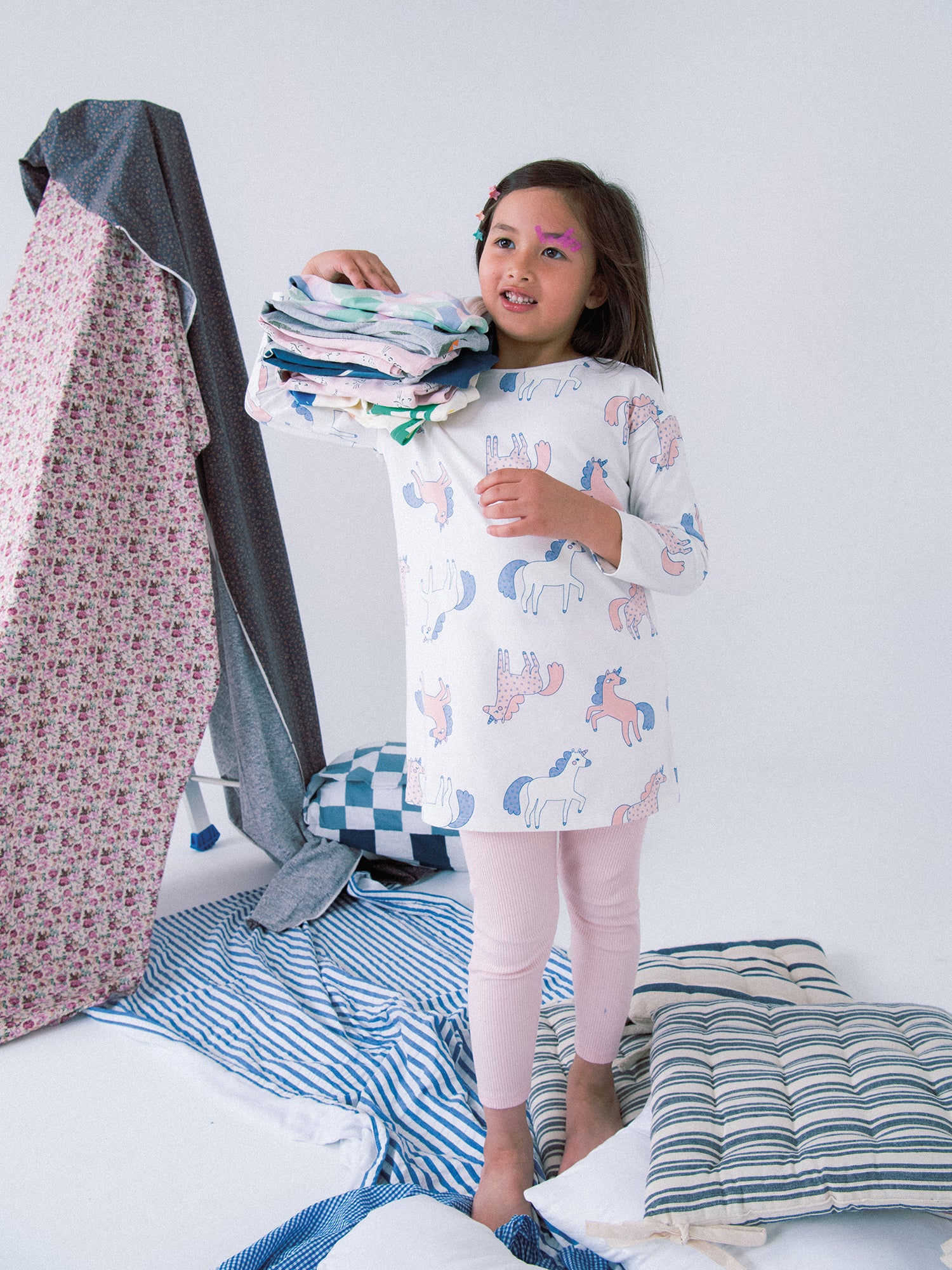 Pigiama tunica con stampa di unicorni fosforescenti e leggings per ragazze