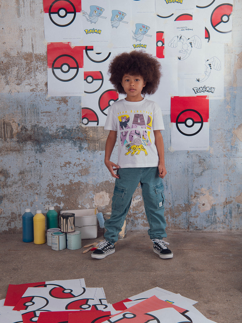 T-shirt bianca con animazione di Pokémon Raikou