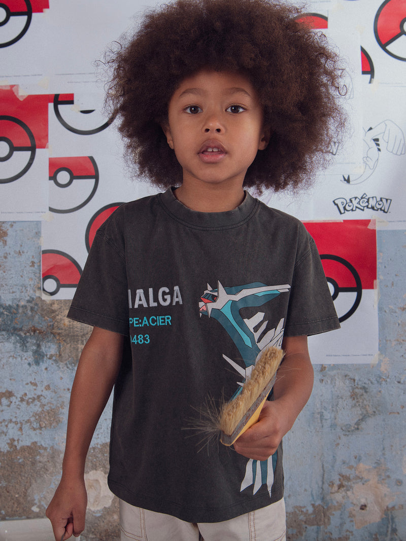 T-shirt grigia con animazione di Pokémon Dialga