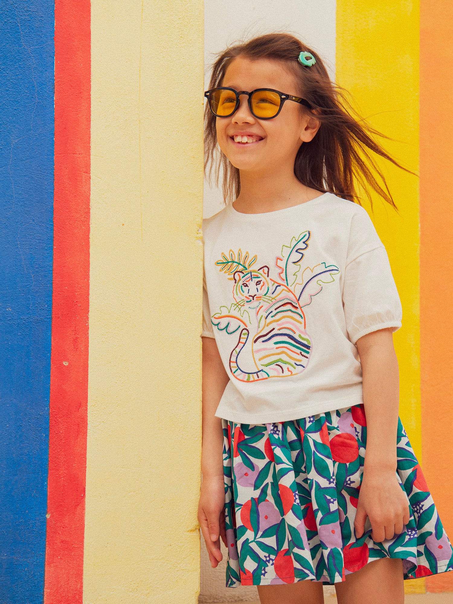 T-shirt ecru con ricamo di tigre per ragazze