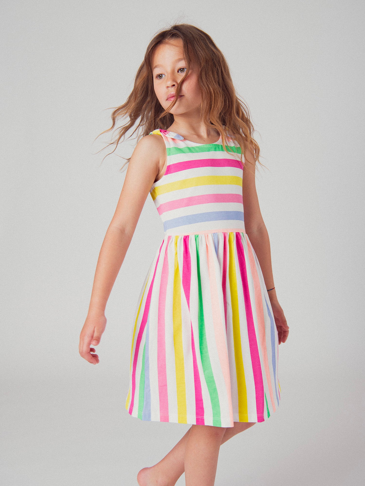 Abito con spalline e righe multicolori per ragazze