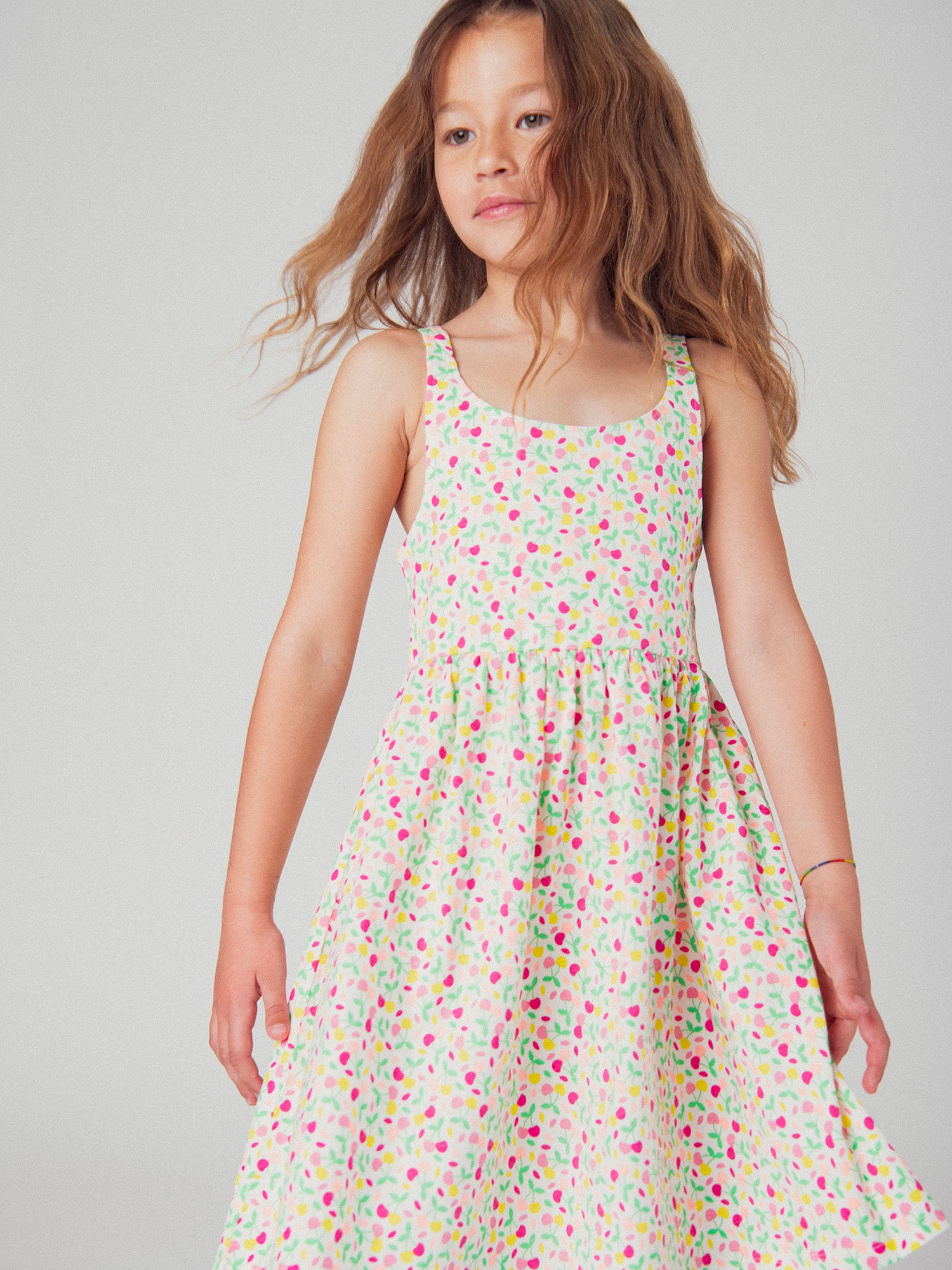 Abito con spalline e stampa di ciliegie colorate per ragazze