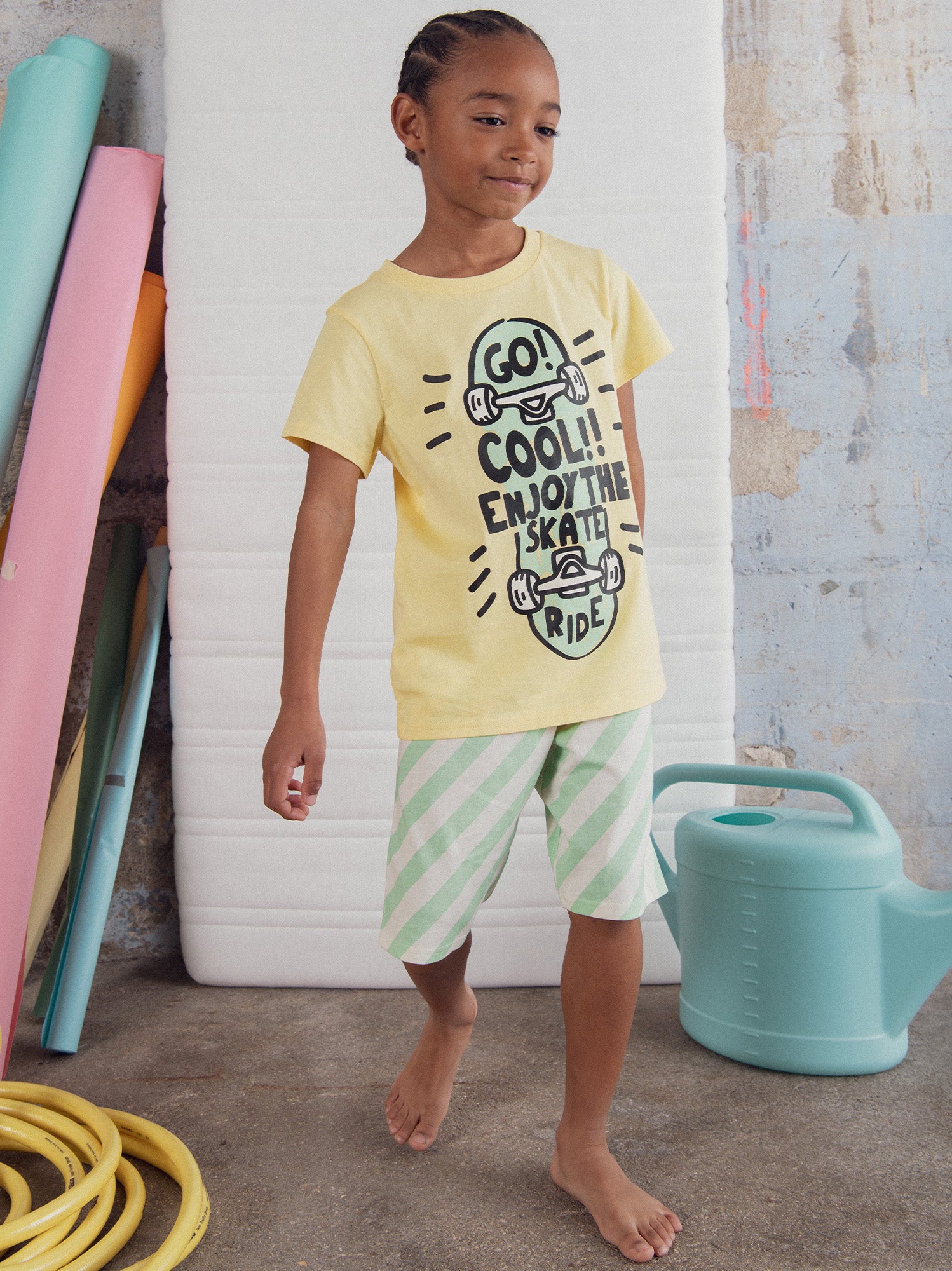 Pigiama corto giallo "Enjoy the Skate Ride" per bambini
