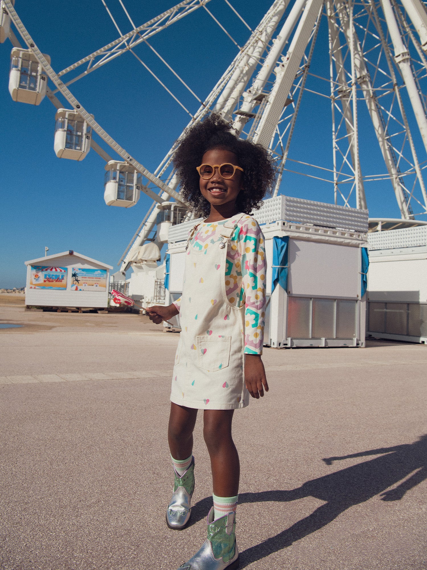 Salopette con stampa a cuori per ragazza