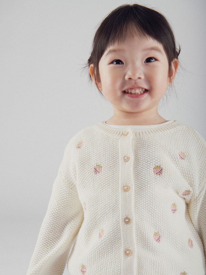 Cardigan in maglia ecru con ricamo di fragola per bambine
