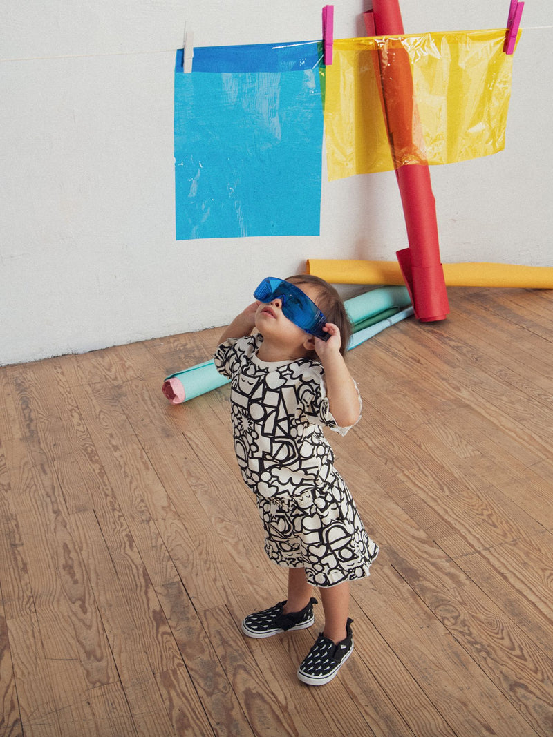 Set di T-shirt e pantaloni corti con stampa integrale "GRAPHIC" per bambina