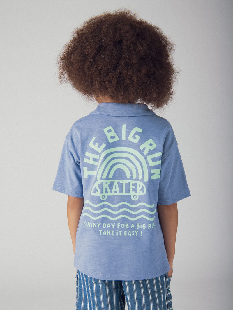 T-shirt blu con animazione sul retro per ragazzi