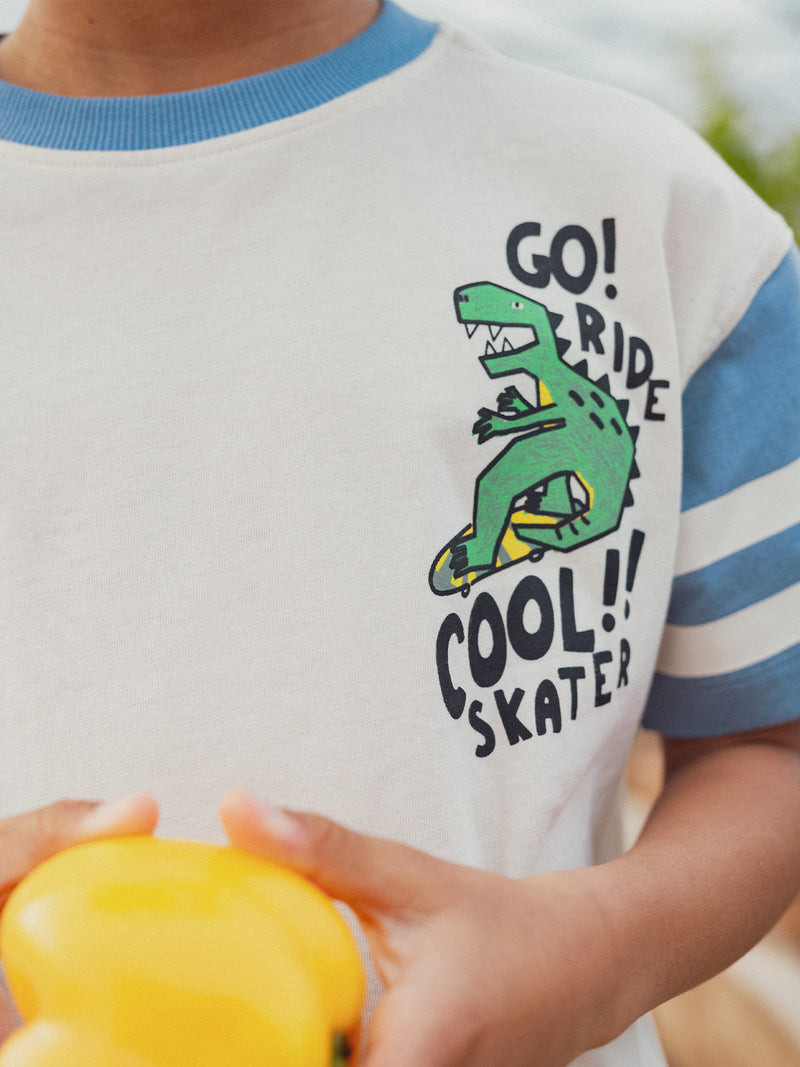 T-shirt color ecru con animazione di dinosauri per ragazzi