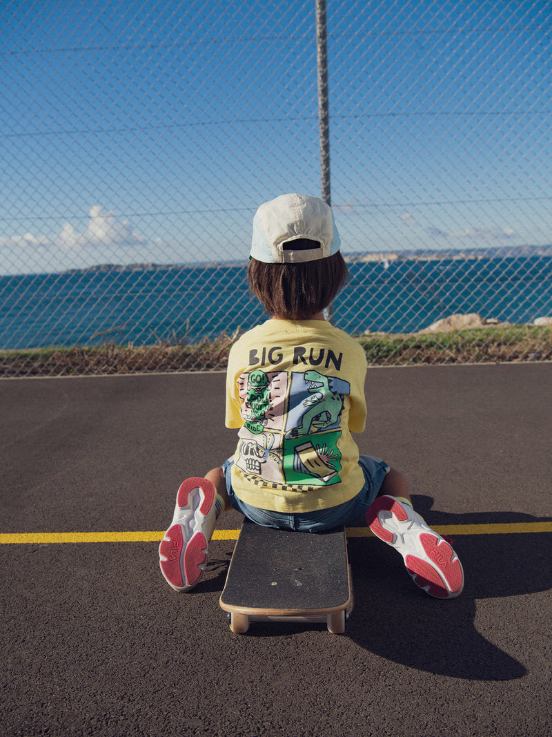 T-shirt gialla con animazione di dinosauro per ragazzi