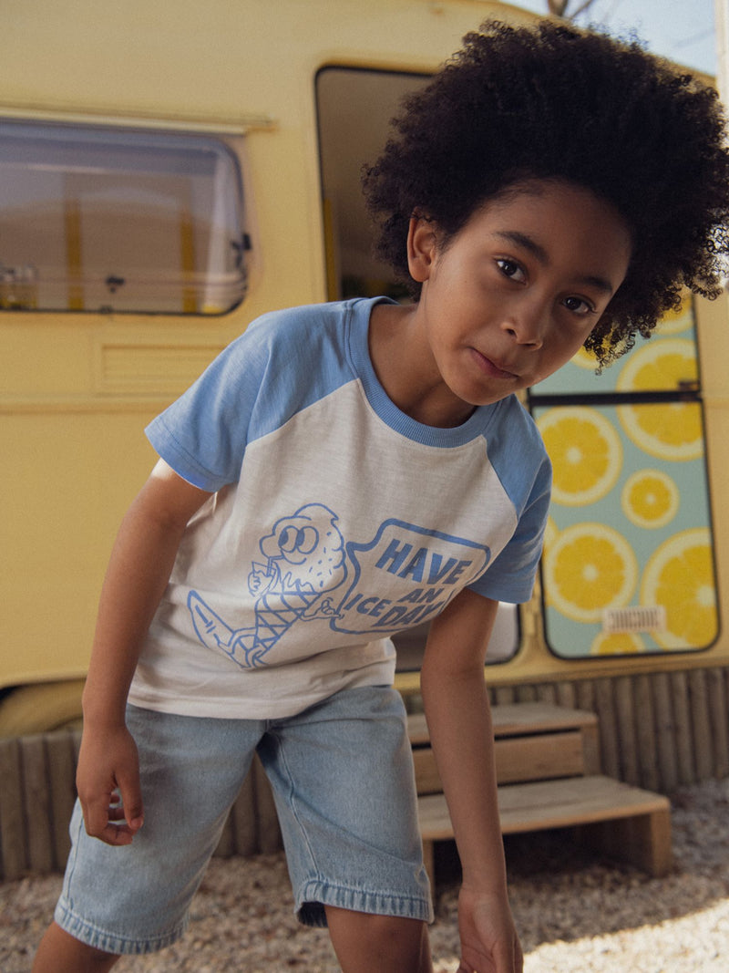 T-shirt ecru a maniche corte con maniche a contrasto e animazione del ghiaccio per bambini