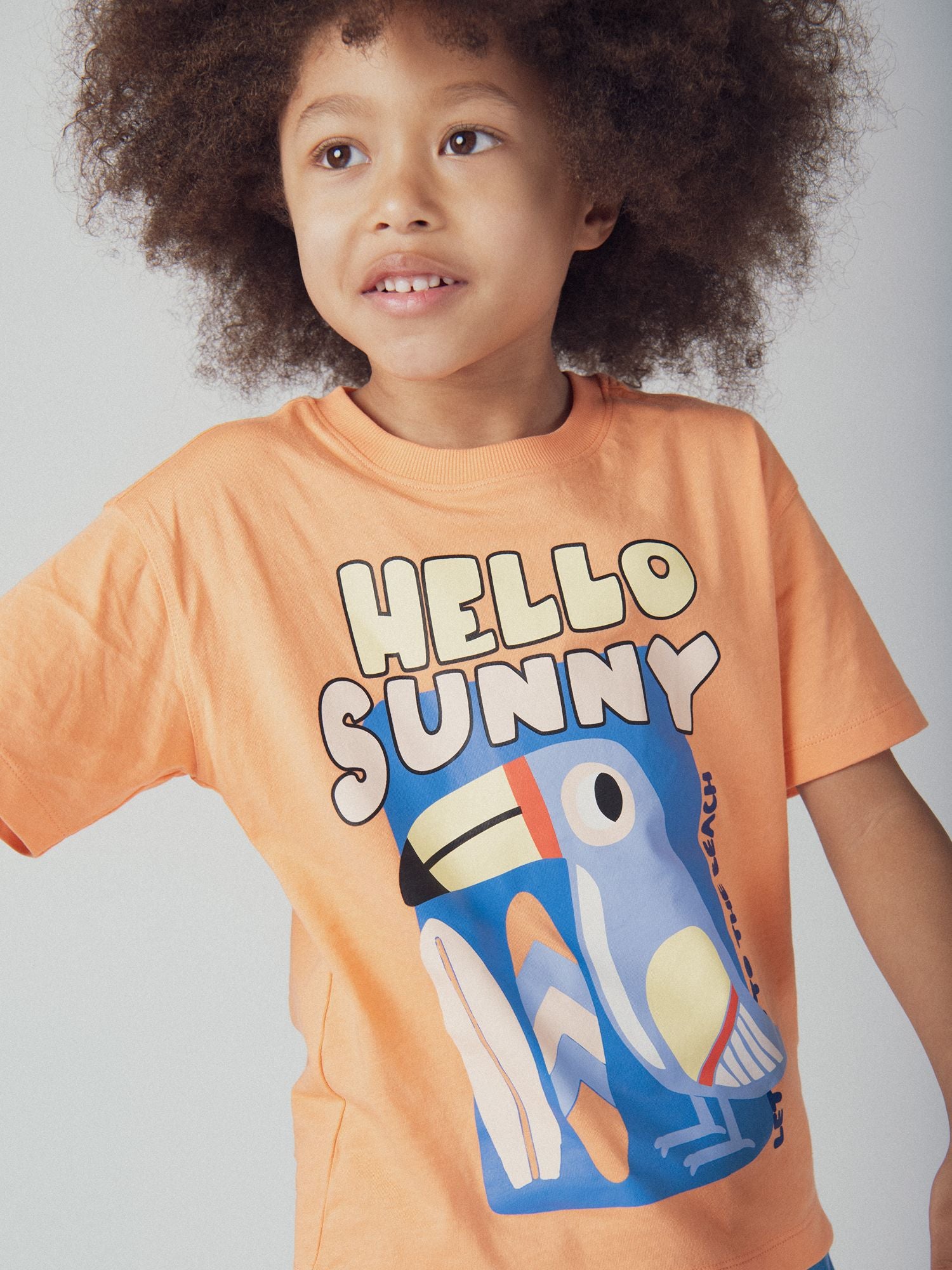 T-shirt arancione con animazione tucano per ragazzi