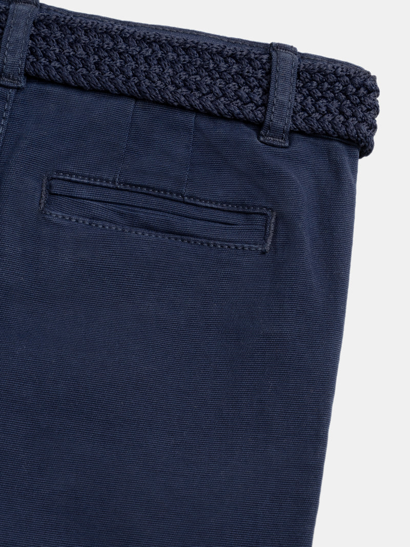 Bermuda bleu foncé avec ceinture pour garçon