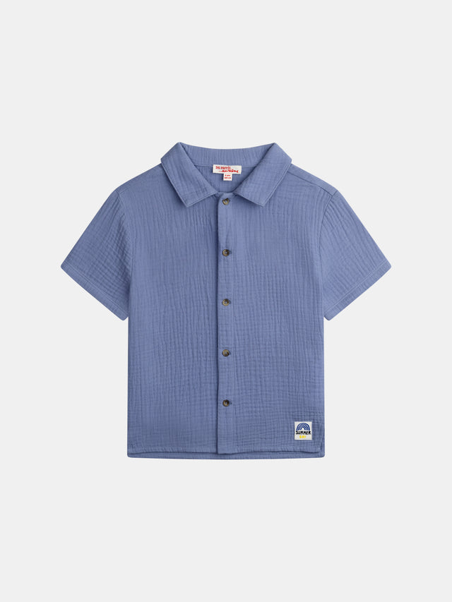 Camicia blu con etichetta fantasiosa per ragazzi