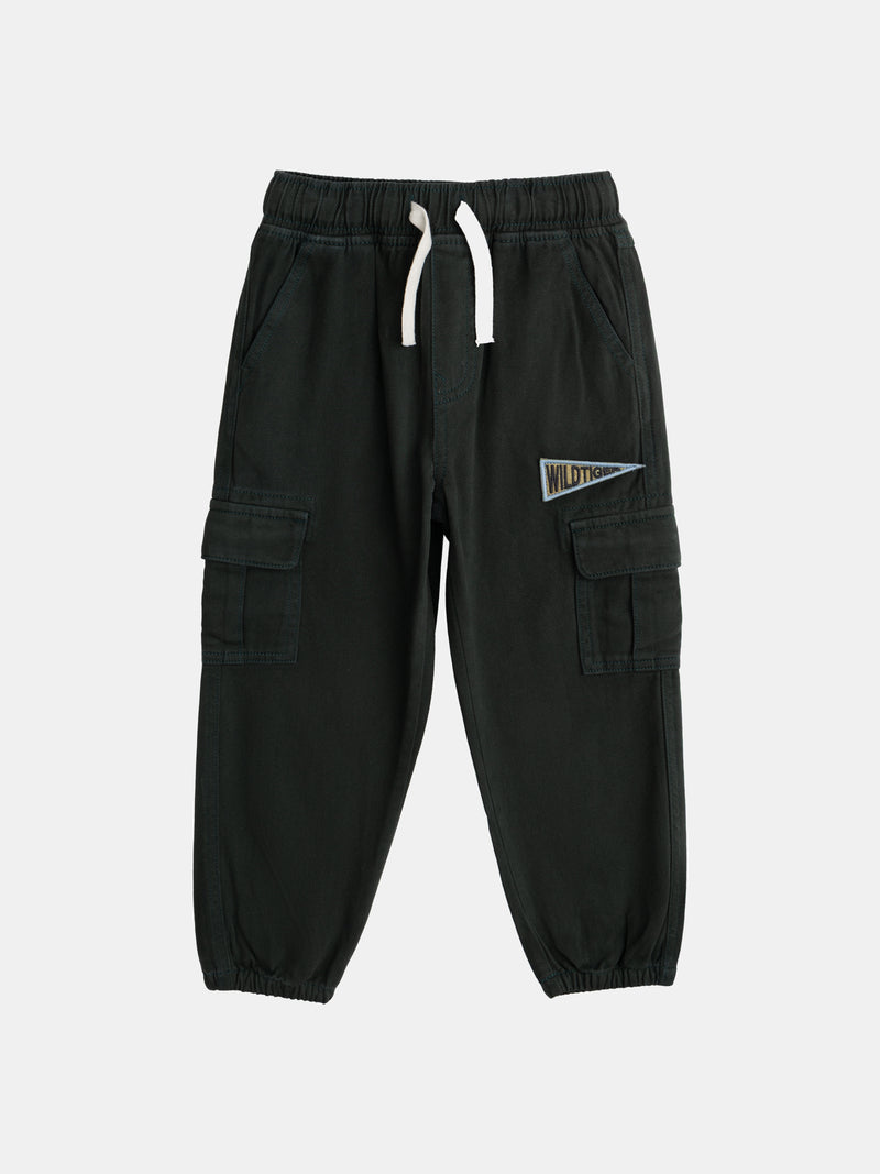 Pantaloni verdi con tasche per ragazzi