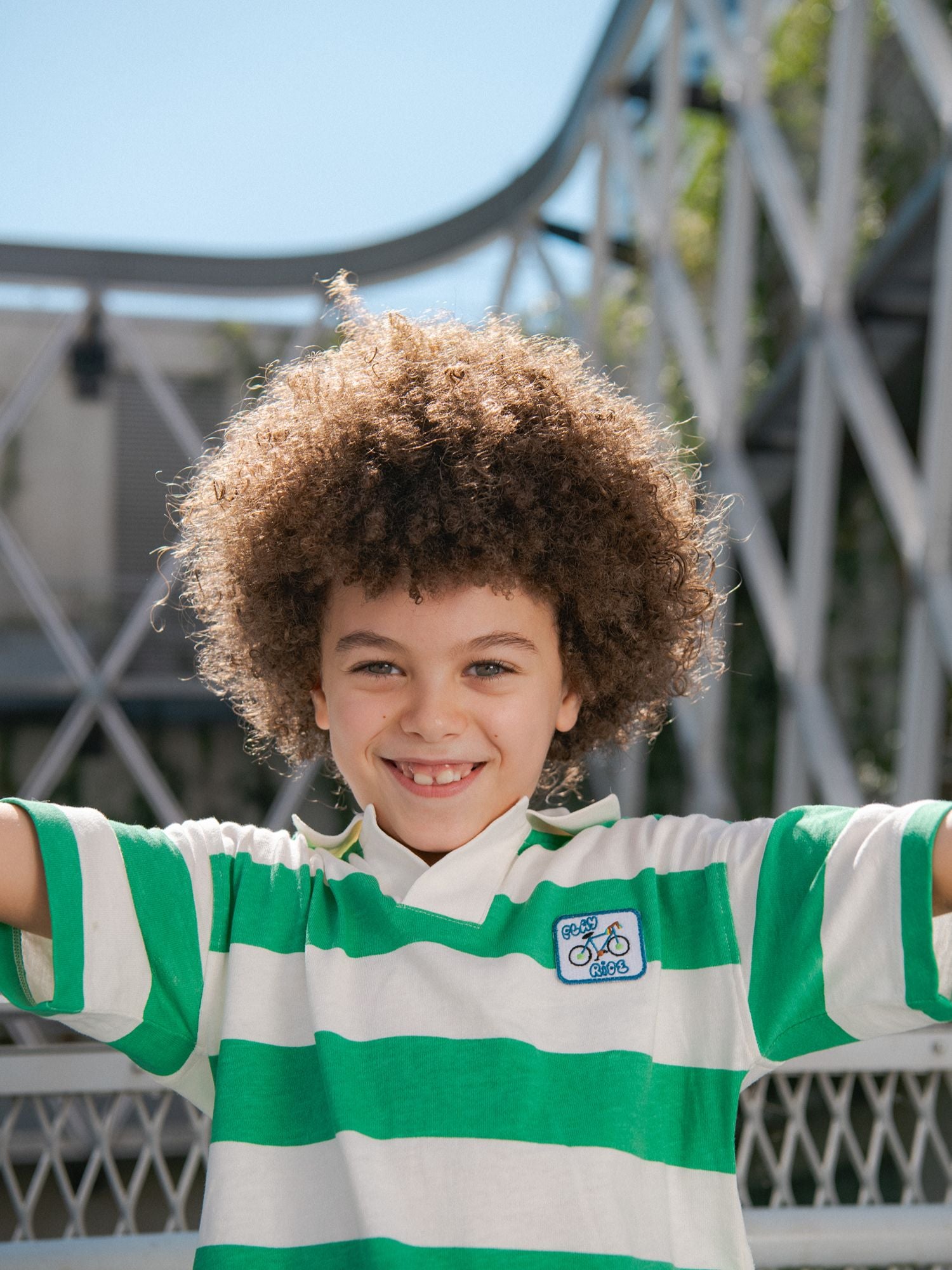 T-shirt polo ecru a righe verdi per bambino