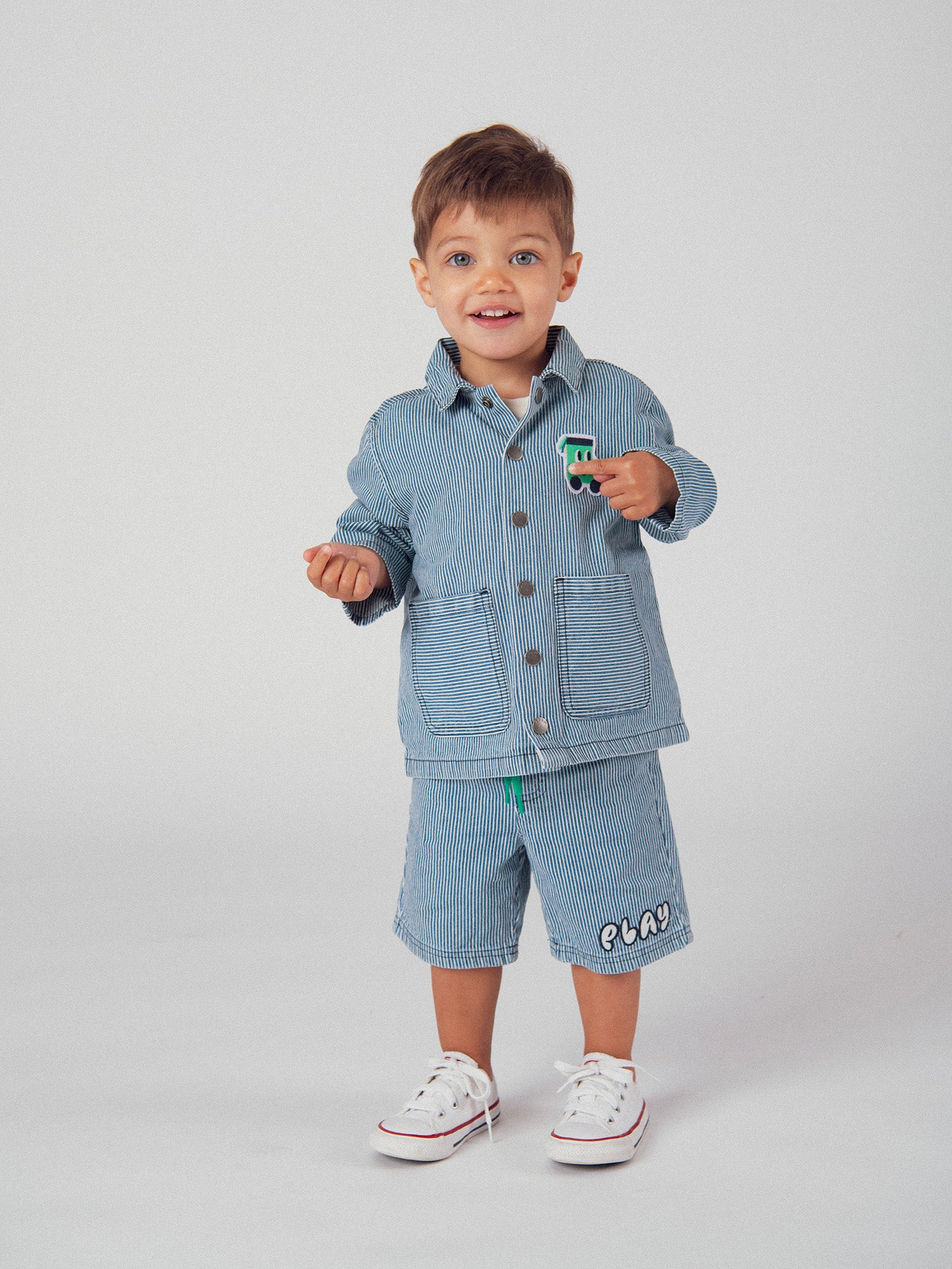 Bermuda in denim a righe "Play" blu e écru per bambino