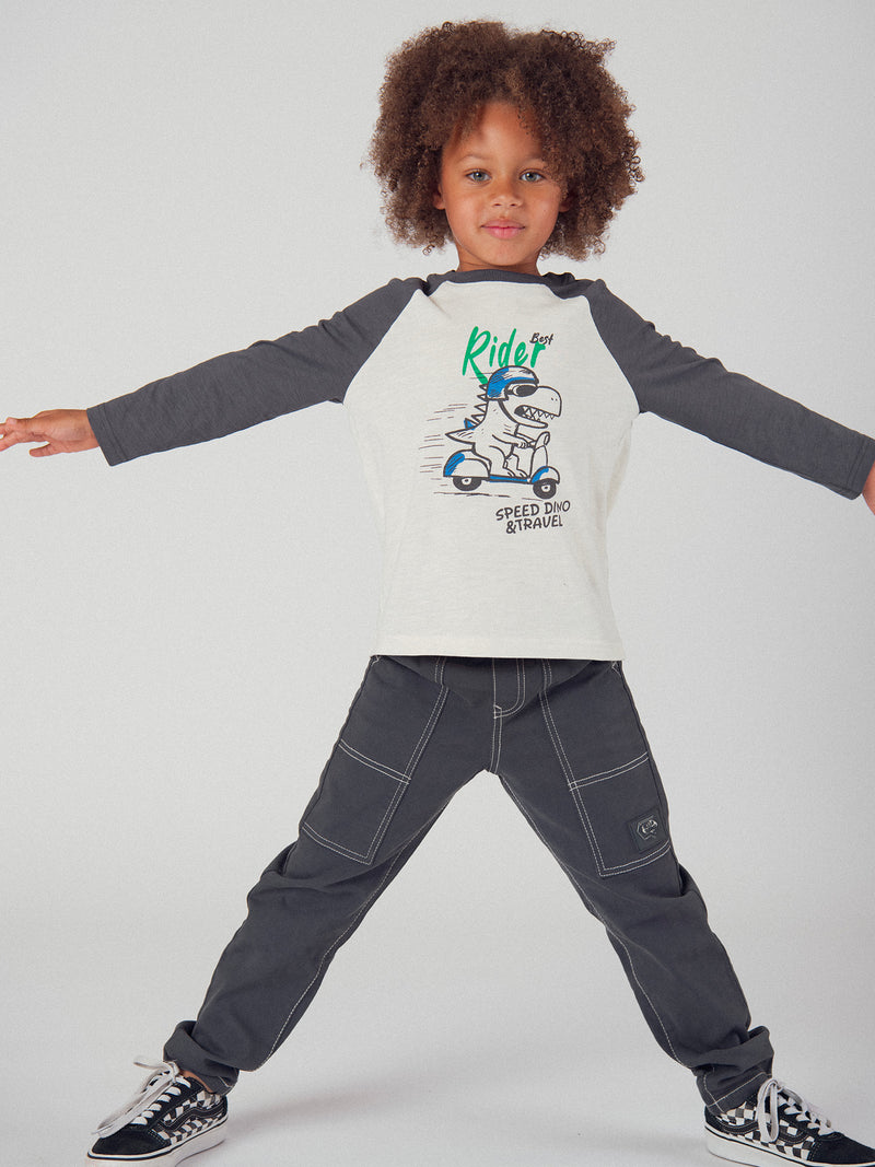 T-shirt ecru a maniche lunghe con maniche a contrasto e animazione di dinosauro per ragazzi