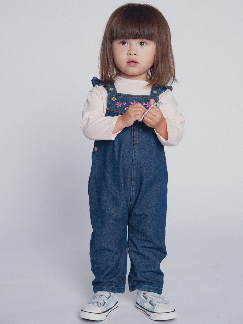 Salopette in denim ricamata "ARTY SCHOOL" per bambina