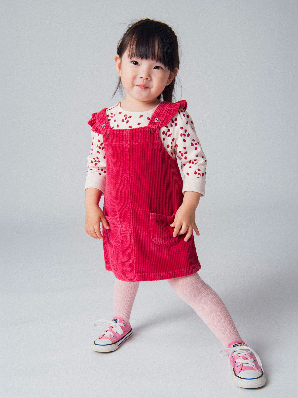 Robe salopette en velours côtelé rouge brique pour bébé fille