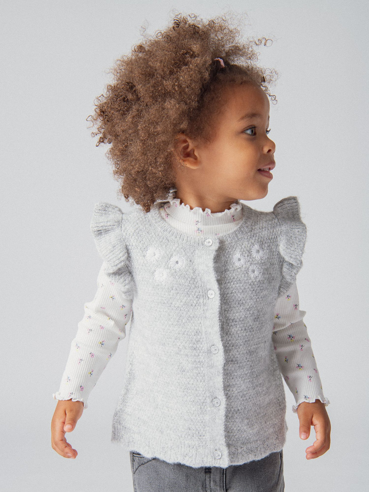 Cardigan senza maniche in maglia testurizzata con volant per bambina