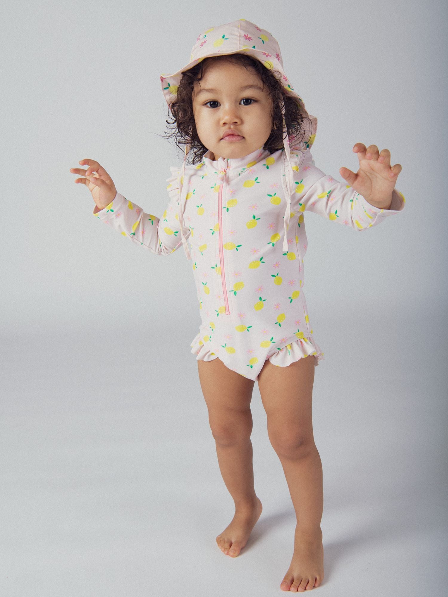 Costume da bagno UPF 50+ con stampa di limoni per bambine