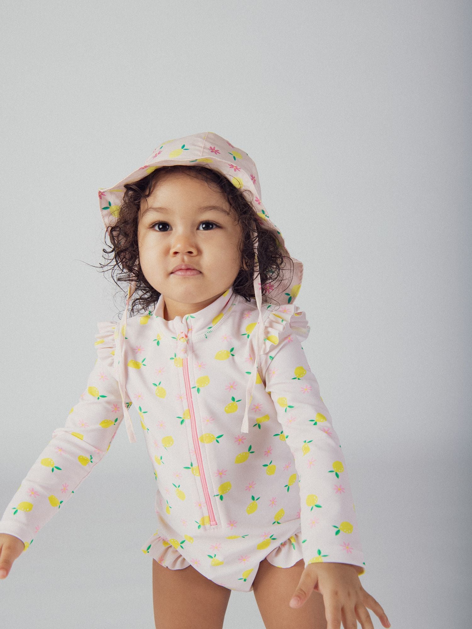 Costume da bagno UPF 50+ con stampa di limoni per bambine