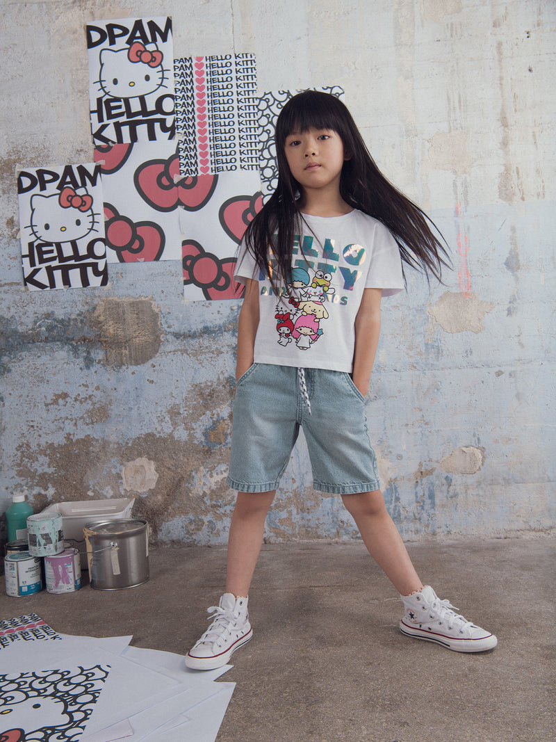 T-shirt bianca con Hello Kitty e amici