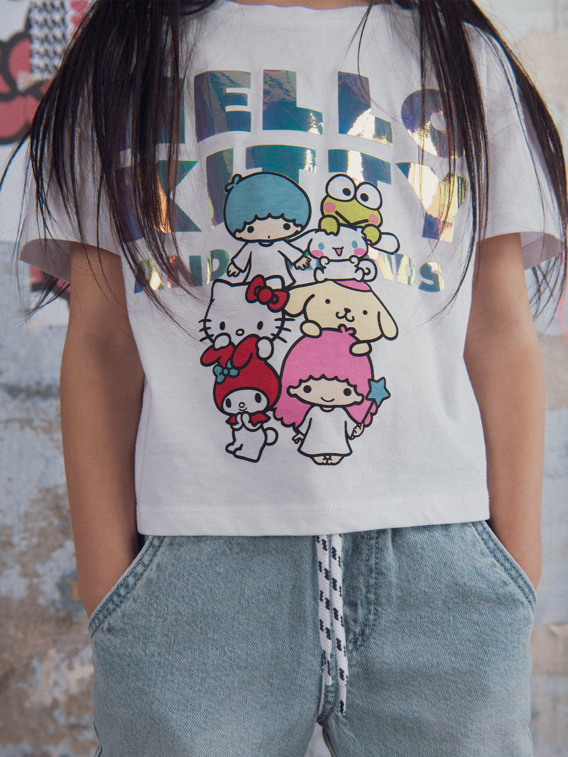 T-shirt bianca con Hello Kitty e amici