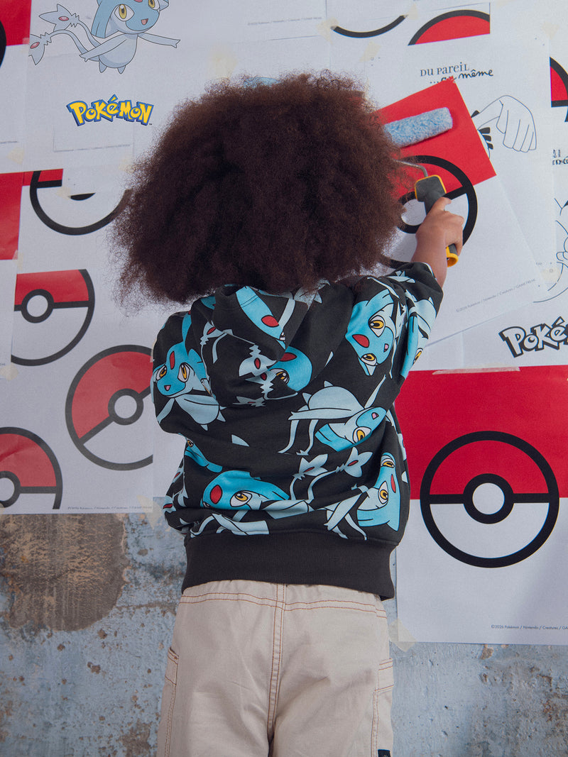 Felpa grigia con stampa di Pokémon Créhelf e Créfadet
