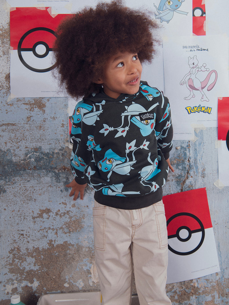 Felpa grigia con stampa di Pokémon Créhelf e Créfadet