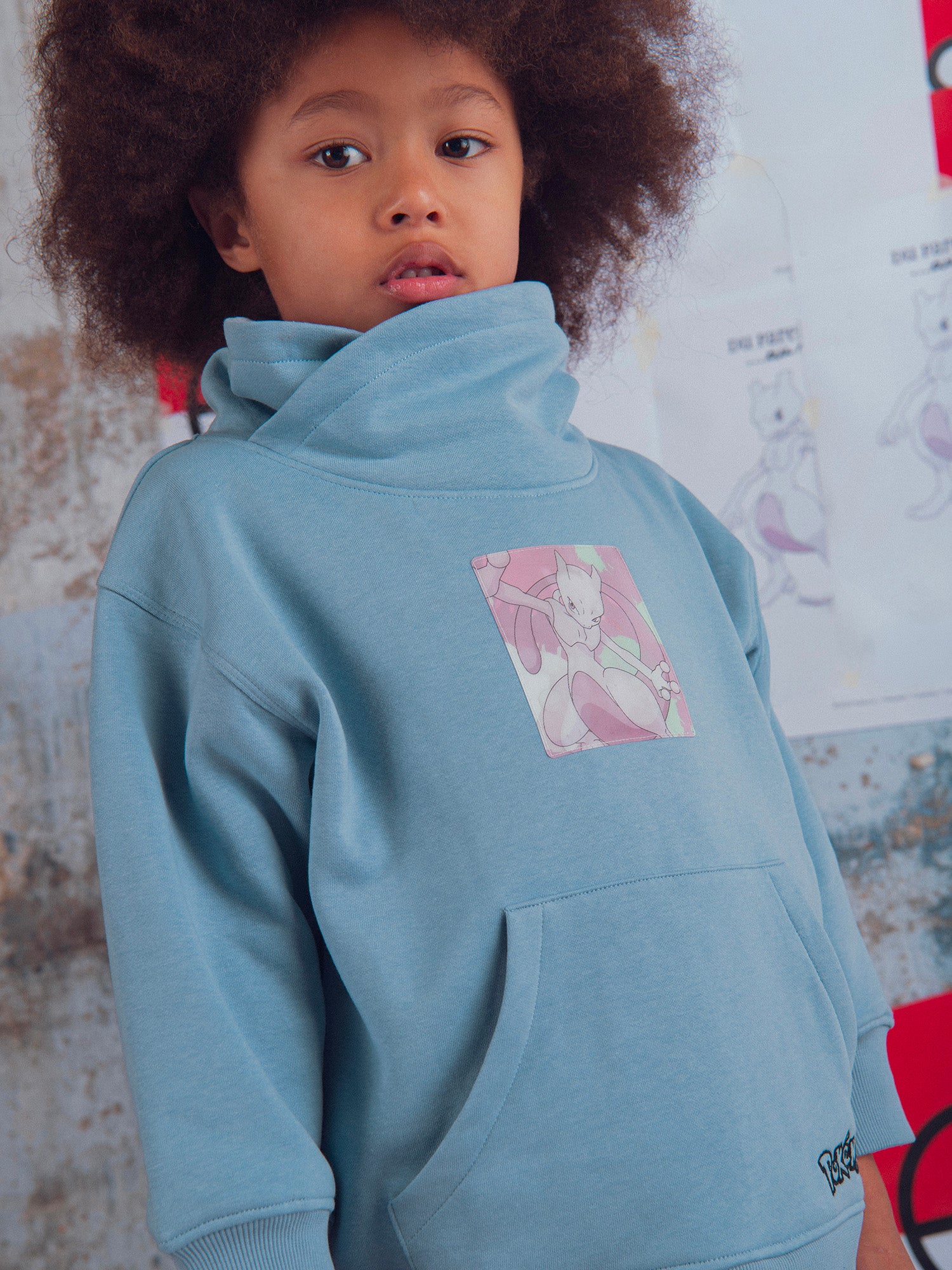 Sweat bleu badge Pokémon Mewtwo