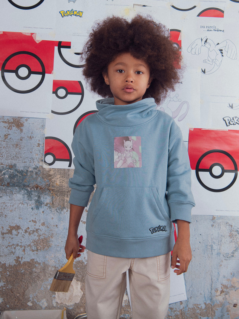 Felpa blu con badge Pokémon Mewtwo