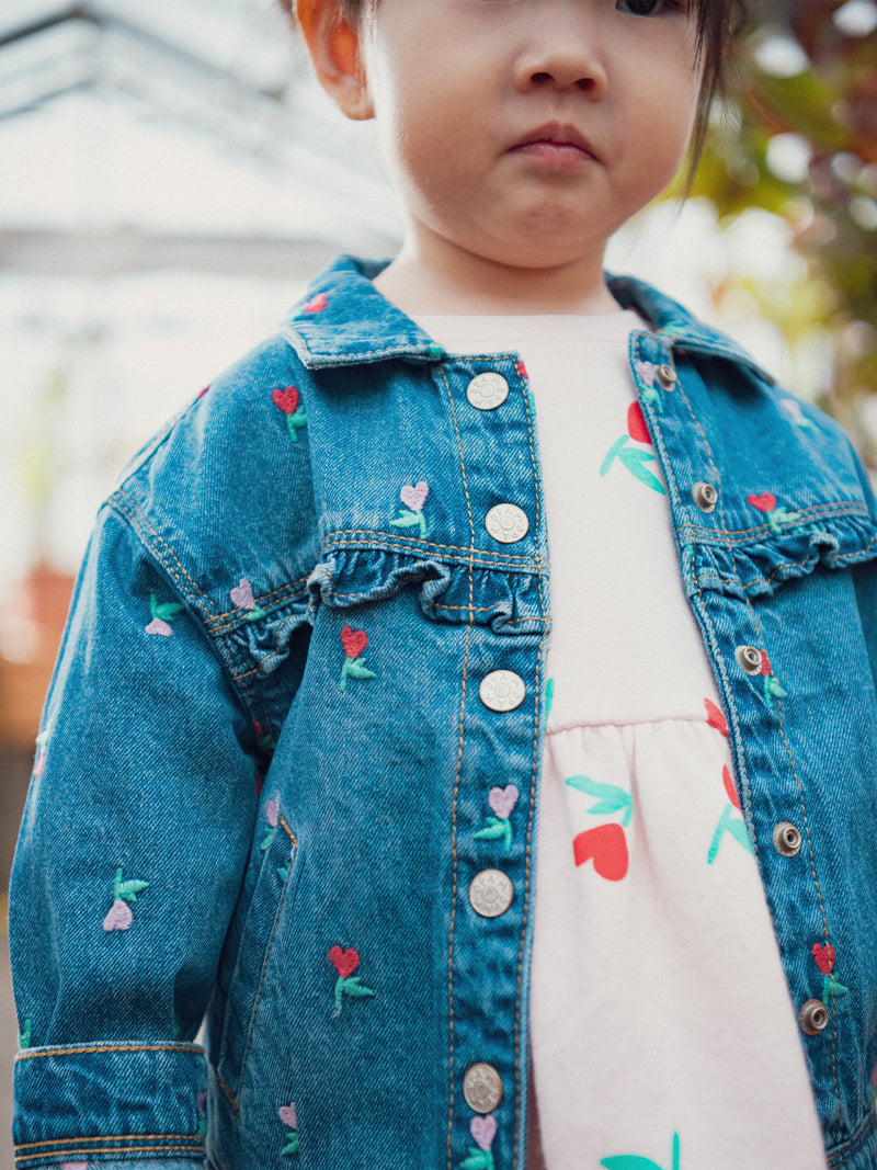 Veste en jean à volant avec broderies fleur-cœurs  pour bébé fille