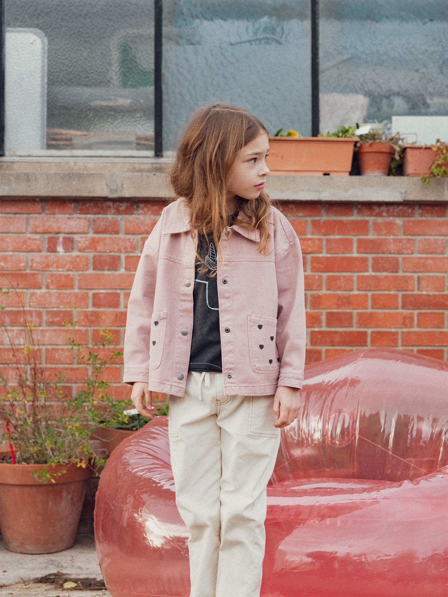 Veste rose à broderies cœur pour fille