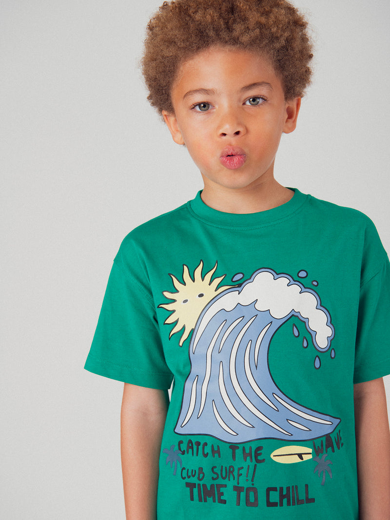 Completo di t-shirt verde e pantaloni corti blu scuro con animazione per ragazzi