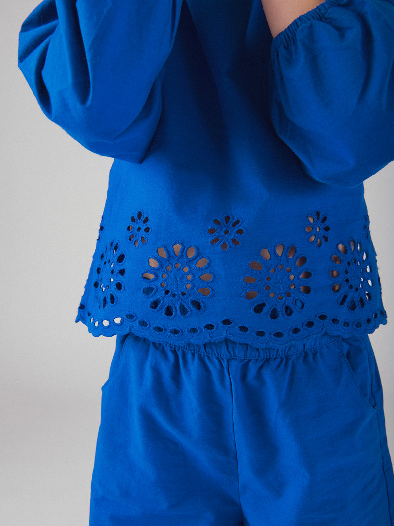 Blusa blu con ricamo inglese per ragazze