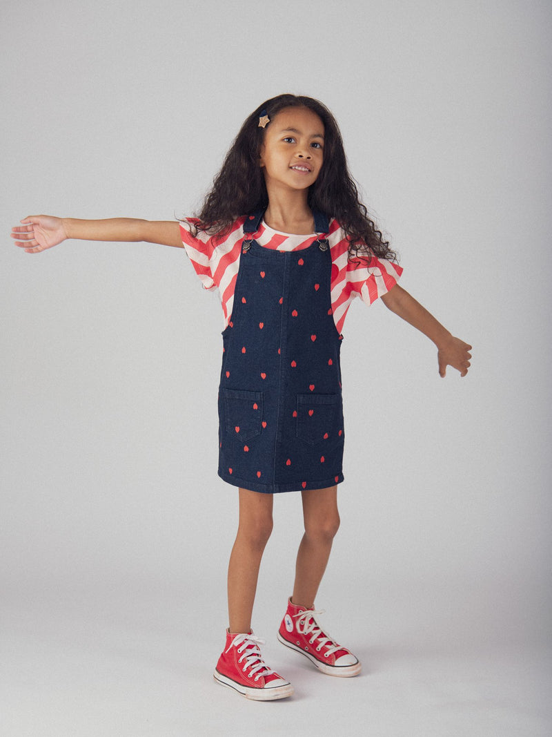 Abito-salopette blu in denim con ricami a cuore per ragazze