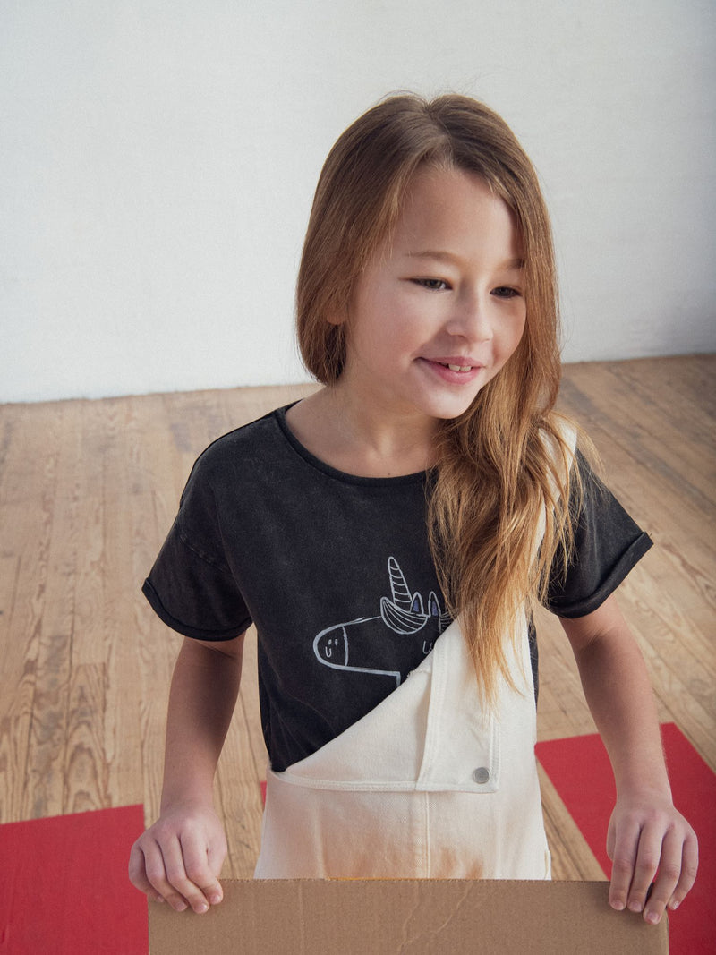 T-shirt grigio scuro con animazione unicorno per bambine
