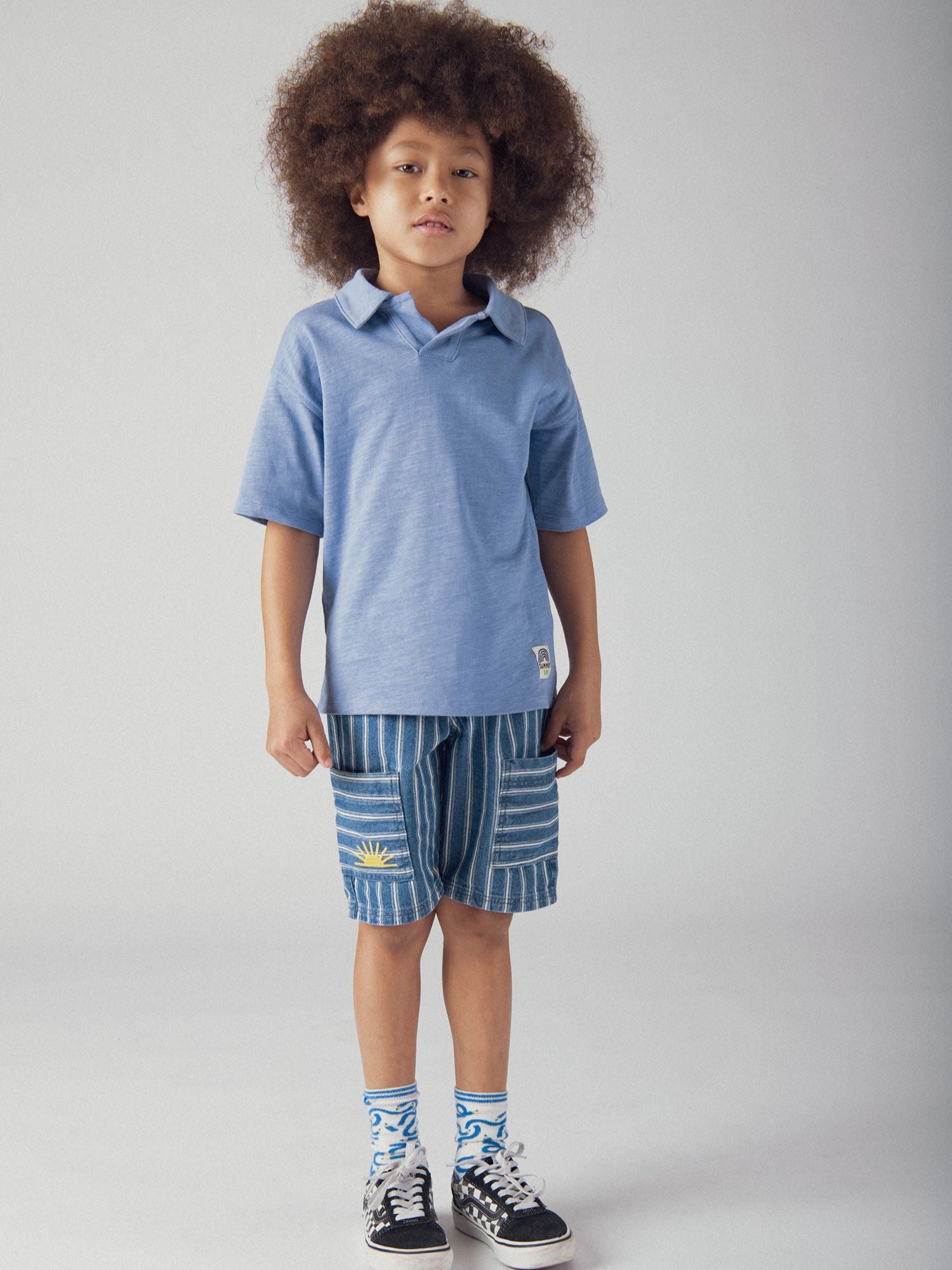 T-shirt blu con animazione sul retro per ragazzi