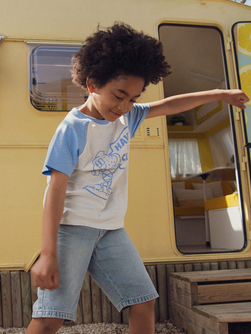 T-shirt ecru a maniche corte con maniche a contrasto e animazione del ghiaccio per bambini