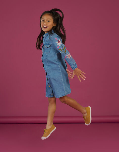 Abito in jeans blu con ricami a fiori sulle maniche RAMAGROB3 / 23S901T2ROBP272
